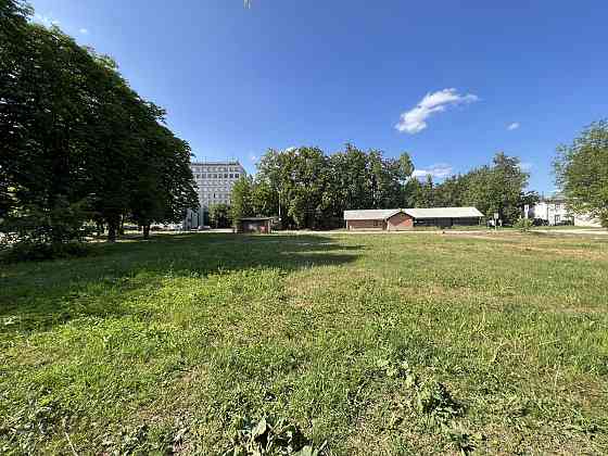 Pārdod zemes gabalu Jelgavas centrālajā daļā. Zemes gabals 2030 kv.m., atrodas sabiedriskās un darīj Jelgava un novads