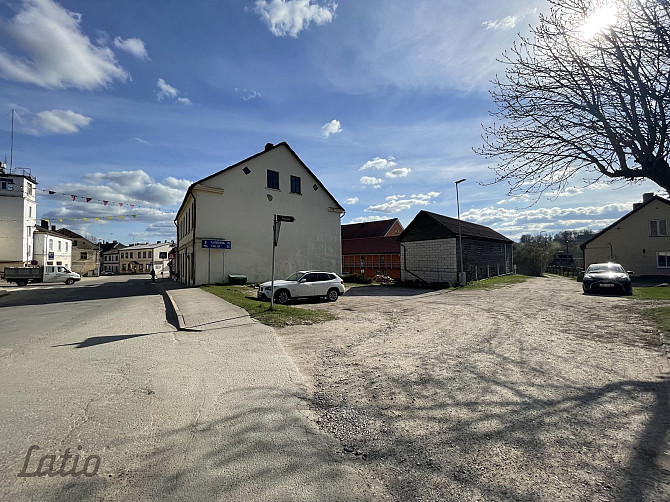 Pārdod zemes gabalu Sabiles pilsētas centrā.

Zemes gabala kopējā platība 183 m2.

Zemes Talsi un novads - foto 1