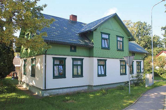 Pārdod labi uzturētu privātmāju Stendes pilsētā. Māja atrodas zaļā privātmāju rajonā pavisam tuvu pi Талси и район - изображение 1