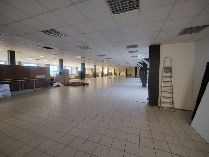 Piedāvājam veikala telpas tirdzniecības centrā 