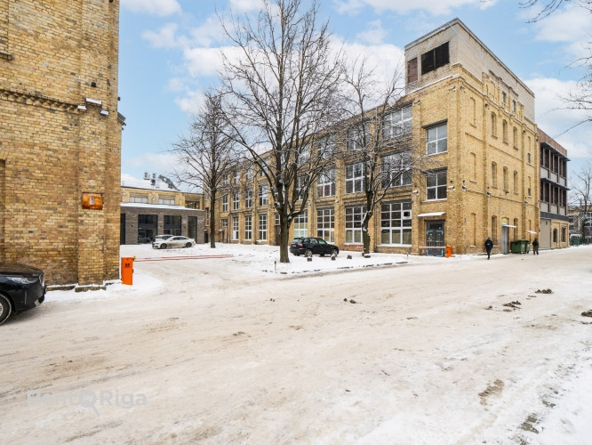 Iznomā trīs stāvu ēku attīstītajā VEF rajonā!  Ēkas priekšrocības:   +Nomas maksā Rīga - foto 2