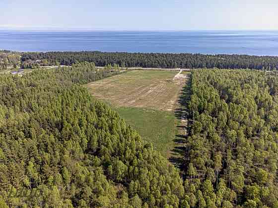 Pārdod  gruntsgabalu, kas paredzēts privatai apbūvei, Plieņciemā, 300 m no jūras. Zemes gabala izman Тукумс и район