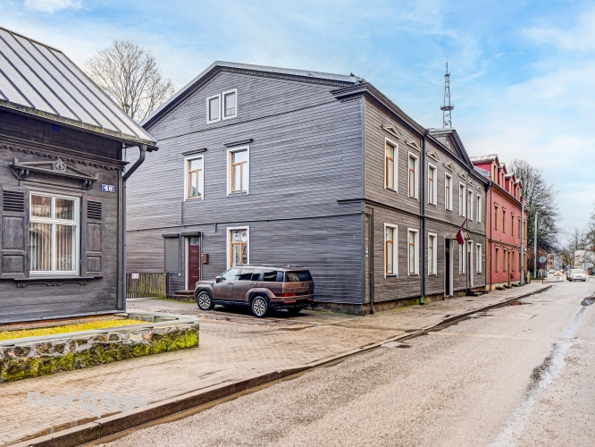 Renovēta divu stāvu koka ēka Āgenskalnā.  Ēkas kopējā platība 612 m2. Lietderīgā Rīga - foto 1