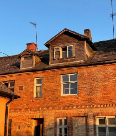 Trīsstāvu rekonstruējama māja Cēsu vecpilsētā.  Būvniecības gads: 1880. Ķieģeļu sienas, Cēsis un novads - foto 6