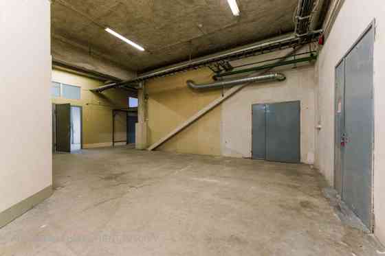 Heated production or warehouse premises on the 2nd floor.  Two or three separate adjacent units are  Rīga