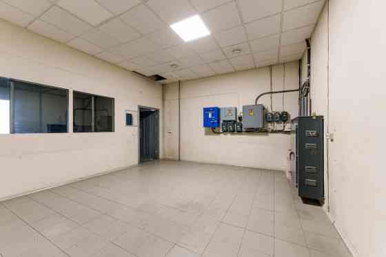 Heated production or warehouse premises on the 2nd floor.  Two or three separate adjacent units are  Rīga