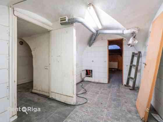 Puspagraba telpas Jēkaba kazarmās.  Iepriekš telpās atradās restorāns. Telpas sastāv no 2 lielām zāl Rīga