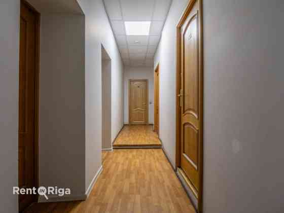 Продаётся коммерческая недвижимость на улице Ластадияс.  В продаже часть здания Rīga
