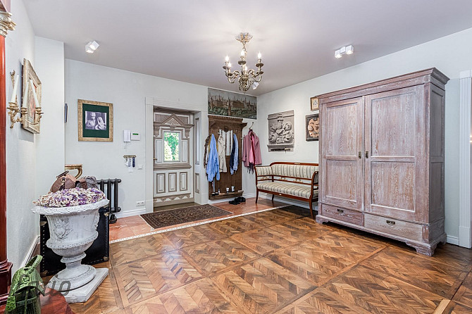 Pārdošanā eleganta, kvalitatīvi būvēta un iekārtota māja prestižā privātmāju rajonā Rīga - foto 3