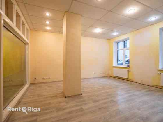 Trīs kabineti ar koridori un WC.  Visas kabineti izolēti. Kabineti no 13 - 21 kvm, sava tualete un k Rīga