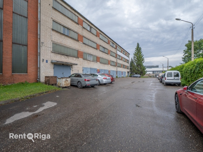 Tiek iznomātas neapkurināmas noliktavu telpas centrā, Sporta ielā.  Līdzena betona grīda. Rīga - foto 8