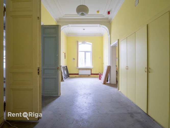 Izīrē telpas Jūgendstila ēkā pilsētas centrā!  Piedāvājumā gaišas un plašas telpas Rīga - foto 7