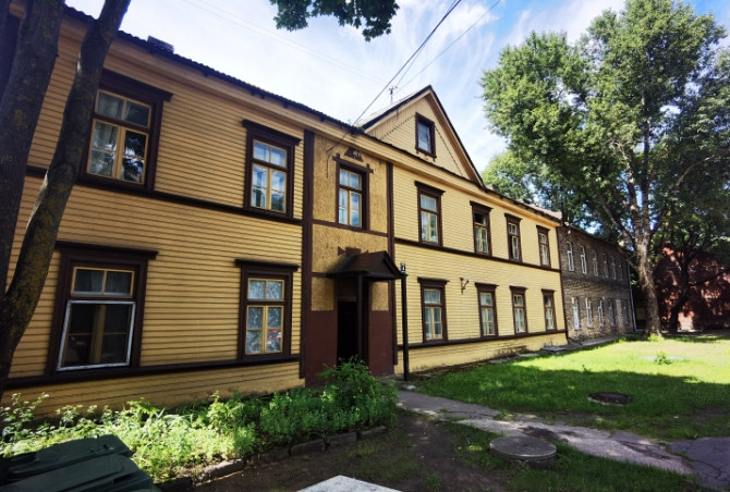 Tiek pārdots investīciju objekts Čiekurkalnā, kas sastāv no 3 ēkām, zemesgabala un 14 Rīga - foto 1