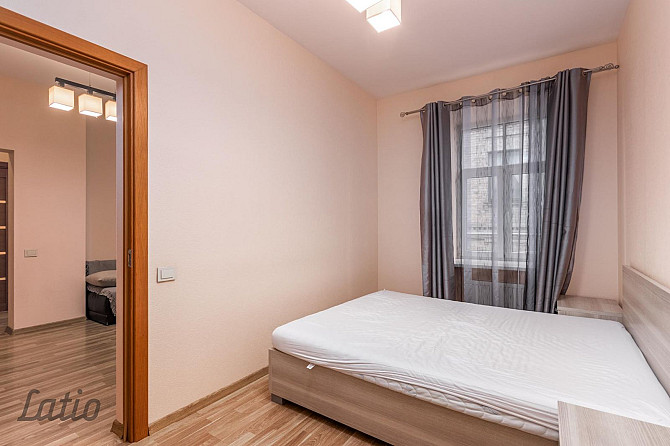 Tiek izīrēts dzīvoklis renovētā mājā pašā pilsētas centrā. Līdzās veikali, Rīga - foto 3