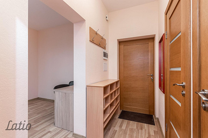 Tiek izīrēts dzīvoklis renovētā mājā pašā pilsētas centrā. Līdzās veikali, Rīga - foto 4
