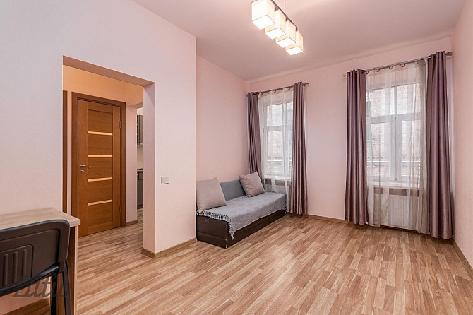 Tiek izīrēts dzīvoklis renovētā mājā pašā pilsētas centrā. Līdzās veikali, Rīga - foto 5