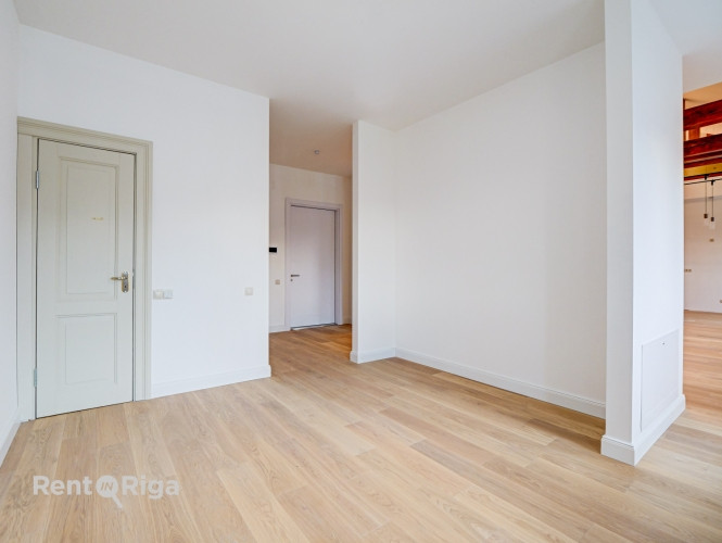 Ekskluzīvs 4-istabu mansarda dzīvoklis Rīgas centrā!  Piedāvājumā dzīvokļi ar pilnu Rīga - foto 4