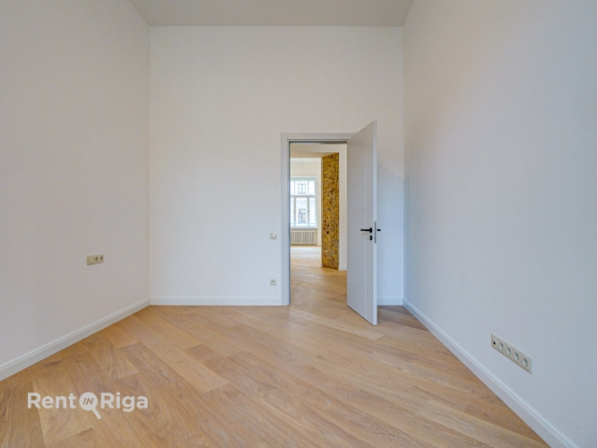 Dzīvoklis ar Elegantiem augstiem griestiem!  Piedāvājumā dzīvokļi ar pilnu apdari! Rīga - foto 5