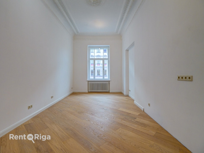 Dzīvoklis ar Elegantiem augstiem griestiem!  Piedāvājumā dzīvokļi ar pilnu apdari! Rīga - foto 1