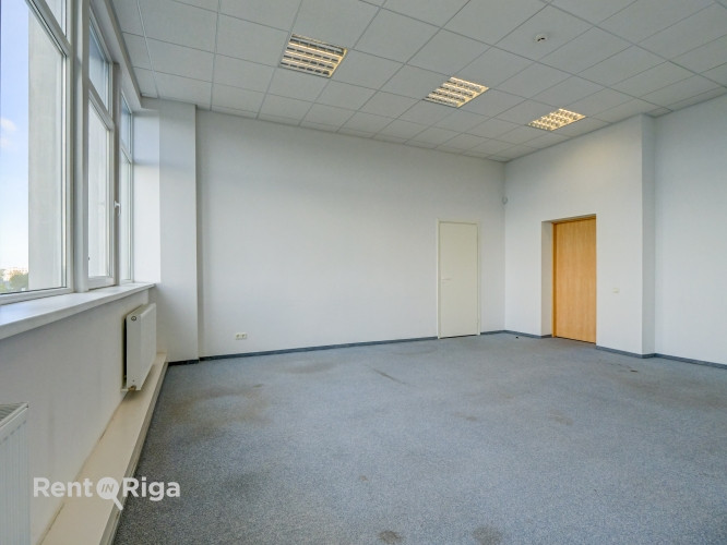Kvalitatīvs, kompakta izmēra birojs renovētā ēkā  Ganību dambī 24D.  Birojs atrodas ēkas Rīga - foto 5