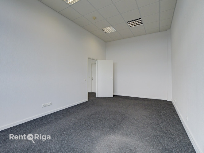 Kvalitatīvs, kompakta izmēra birojs renovētā ēkā  Ganību dambī 24D.  Birojs atrodas ēkas Rīga - foto 5
