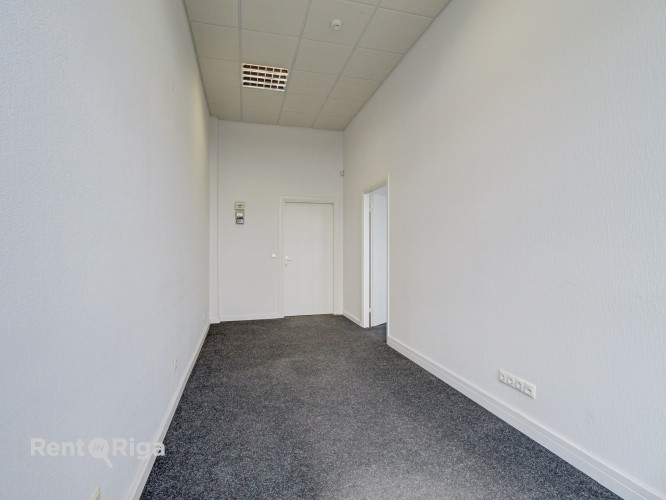 Kvalitatīvs, kompakta izmēra birojs renovētā ēkā  Ganību dambī 24D.  Birojs atrodas ēkas Rīga - foto 3