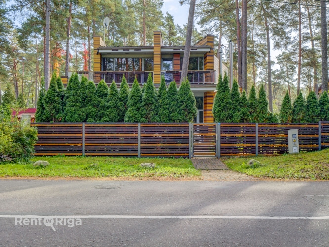 Tiek pārdota skaista divstāvu privātmāja pie jūras.  Ekskluzīva iespēja iegādāties māju Rīga - foto 1
