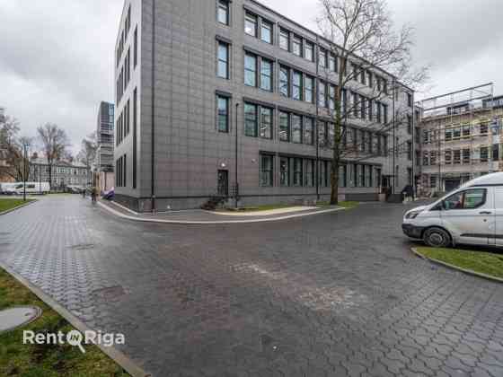 Сдаются современные офисные помещения в Mūkusalas Biznesa Centrs.  Предлагаем просторные и Рига