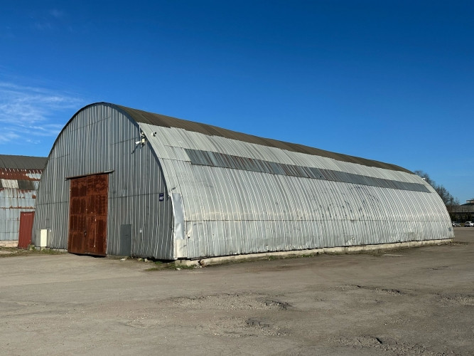 Noliktavas telpas Rumubulā.  + Pusapaļais angārs 450 m2; + 1. stāvs; + 2 divviru vārti 4.2x3m; Rīgas rajons - foto 1