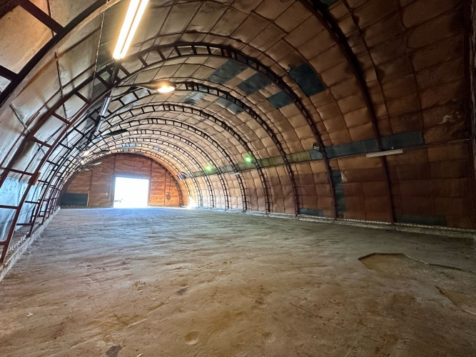 Noliktavas telpas Rumubulā.  + Pusapaļais angārs 450 m2; + 1. stāvs; + 2 divviru vārti 4.2x3m; Rīgas rajons - foto 4