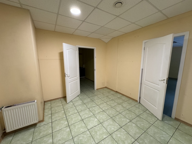 Pārdod biroja telpas Āgenskalnā.  Telpas izvietotas biroja ēkas 1. stāvā; Telpu grupas Rīga - foto 7