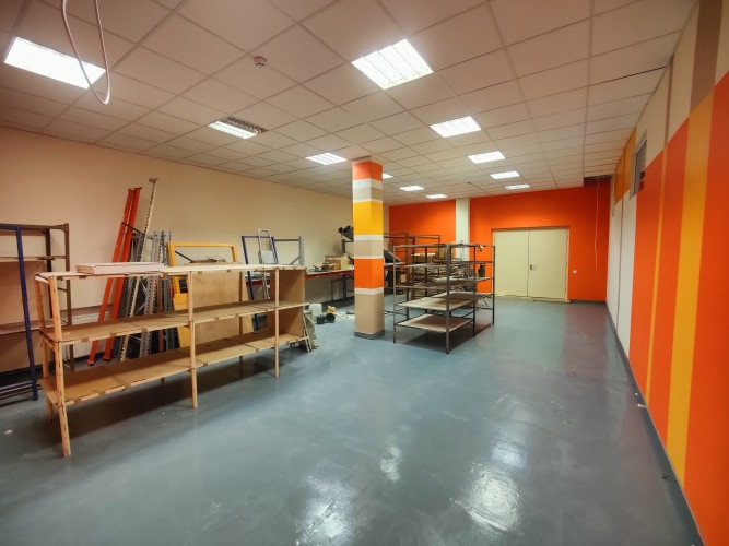 Apsildāma ražošanas vai noliktavas telpa 2.stāvā.  - viena liela telpa; - tikko izremontēta; Rīga - foto 1