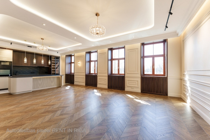 Tiek piedāvāts patiesi unikāls dzīvoklis Raiņa bulvārī, pašā pilsētas sirdī, skaistā Rīga - foto 4