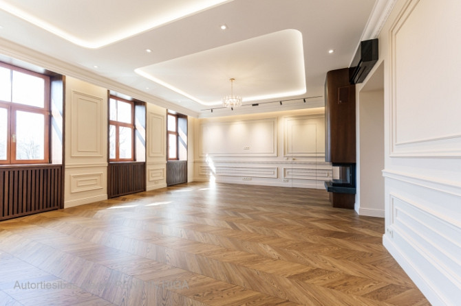 Tiek piedāvāts patiesi unikāls dzīvoklis Raiņa bulvārī, pašā pilsētas sirdī, skaistā Rīga - foto 1