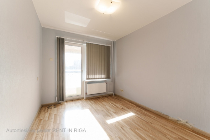 Iznomā biroja telpas Krāslavas ielā. Trīs izolēti kabineti, priekštelpa, WC/vanna. Ir Rīga - foto 7