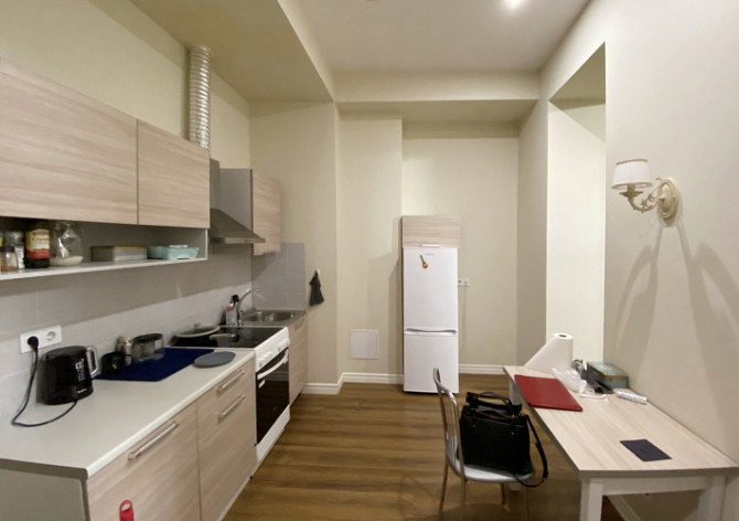 Piedāvājam plašu studio dzīvokli renovētā nama 1. augstajā stāvā. Nams atrodas Rīgas Rīga - foto 9