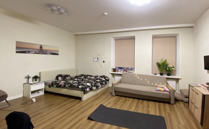 Piedāvājam plašu studio dzīvokli renovētā nama 1. augstajā stāvā. Nams atrodas Rīgas Rīga - foto 7