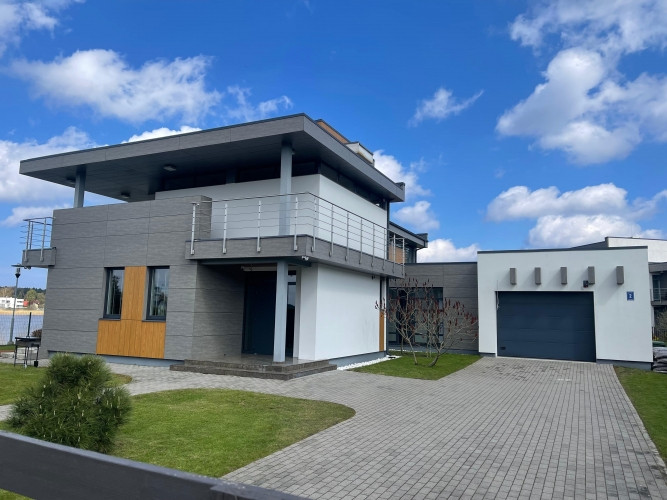Moderna privātmāja Jūrmalā, Lielupes krastā. Īpašums atrodas klusā un nomaļā vietā, no Jūrmala - foto 1