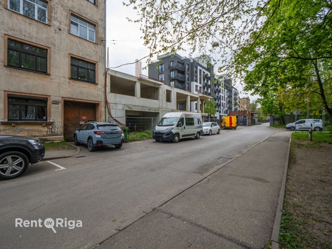 Zeme ar daudzdzīvokļu mājas būvprojektu un iesāktu būvniecību.  Projektā ir 33 dzīvokļi Rīga - foto 2