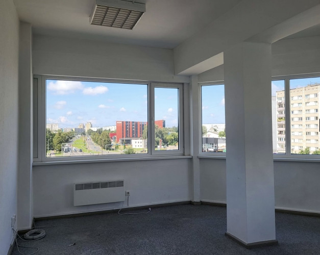 Birojs Purvciemā.  Birojs izvietots ēkas 5. stāvā (ēka aprīkota ar liftu).  Plašas telpas ar Rīga - foto 1