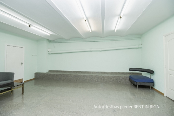 Noliktavas telpas 85 m2 platībā Valērijas Seiles ielā.  Telpās ir veikts remonts un ieklāta Rīga - foto 1