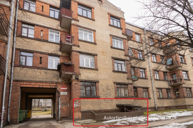 Biroja telpas 85 m2 platībā Valērijas Seiles ielā.  Telpās ir veikts remonts un ieklāta Rīga - foto 9