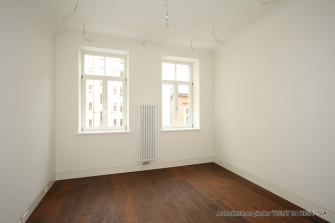 Tiek pārdots plašs divu istabu dzīvoklis jaunajā projektā J5 (renovētā māja). Rīga - foto 2