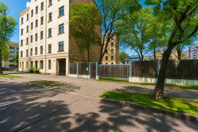 Pārdod mājīgu un gatavu apdzīvošanai privātmāju Rīgas centrā! Šī ir māja, kur satiekas Rīga - foto 13