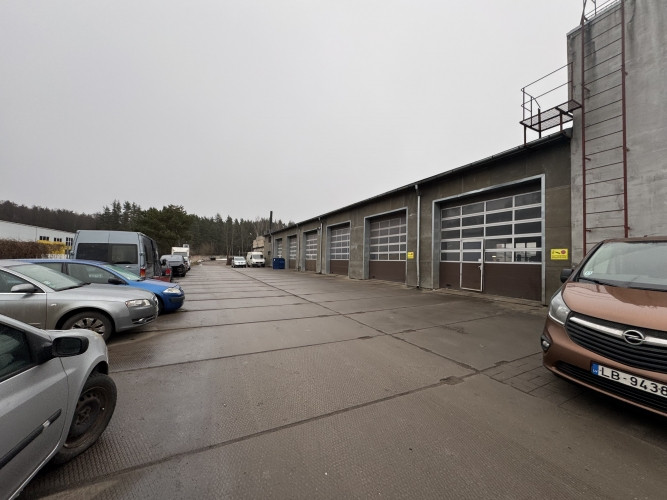 Noliktavas/ražošanas telpas un teritorija Buļļu ielā, rūpnieciskās apbūves zonā.  Kopējā Rīga - foto 1