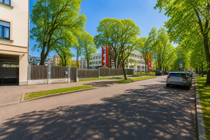 Pārdod mājīgu un gatavu apdzīvošanai privātmāju Rīgas centrā! Šī ir māja, kur satiekas Rīga - foto 14
