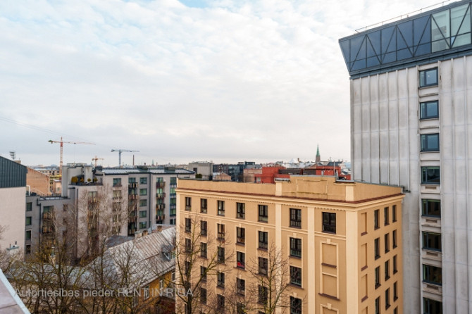 Klusā Centra baudītājiem ar plašu terasi uz Antonijas Ielu.   Šis dzīvoklis notiekti Rīga - foto 5
