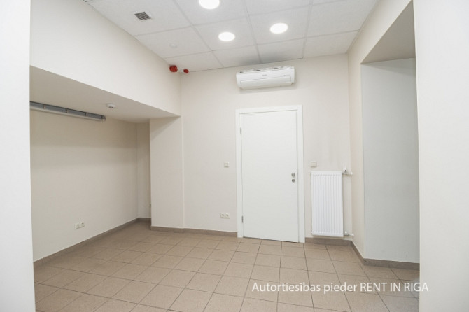 Tirdzniecības telpas ar plašiem skatlogiem pie Vidzemes tirgus, kurš ir uzsākts pārveidošanai Rīga - foto 8
