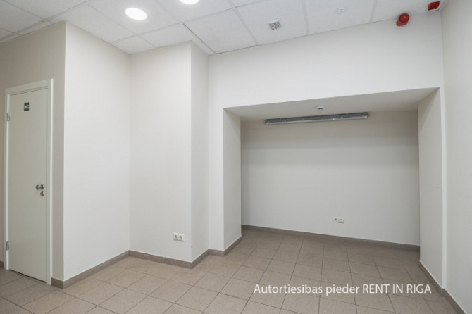 Tirdzniecības telpas ar plašiem skatlogiem pie Vidzemes tirgus, kurš ir uzsākts pārveidošanai Rīga - foto 7