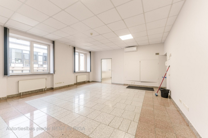 Biroja telpas Rīgas aktīvajā biroju centrā   Ir piemērota gan biroja, gan tirdzniecības Rīga - foto 1